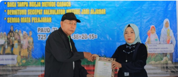 Pemberian Sertifikat dan Gelar oleh pimpinan Jari Aljabar Pusat